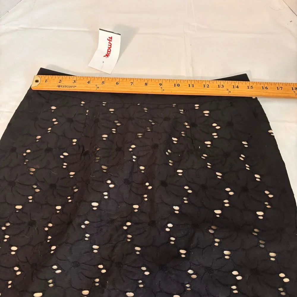 Laundry By Shelli Segal Black Eyelet Pencil Skirt‎ Scallop Hem Size 4 Cotton